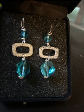 Teal Crystal Dangle Earrings with Hammered Silver Links